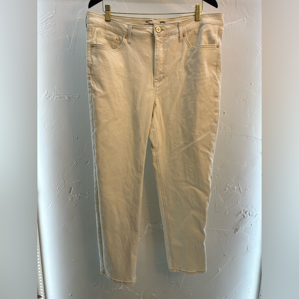Seven For All Mankind Women’s Off-White Slim Straight Denim Jean Size 16
